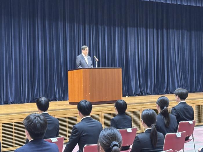 知事写真(アップ)