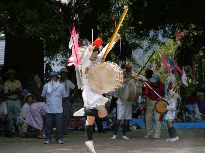 庭踊り（一丁太鼓で庭踊りを締める）