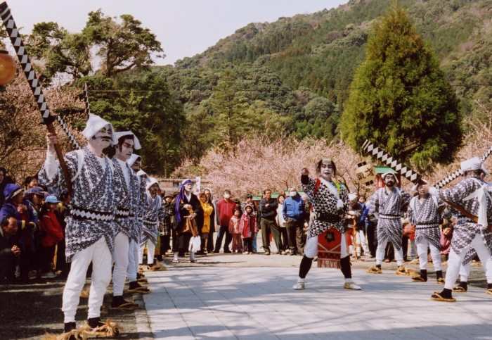 狐退治に吉野ヶ原へ向かう兵六