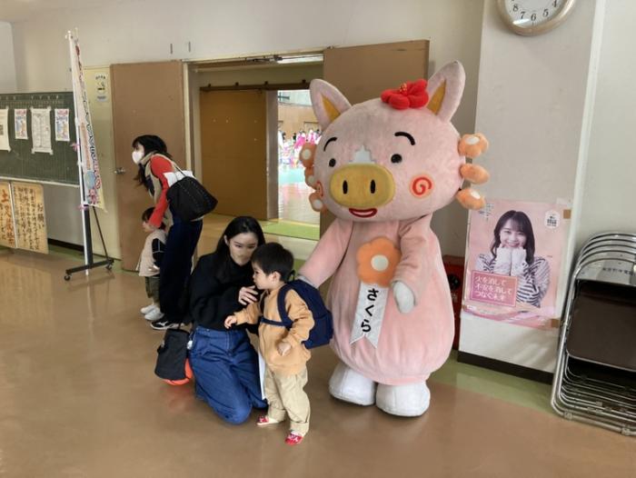 グルブー、さくら、かごまるとの写真撮影