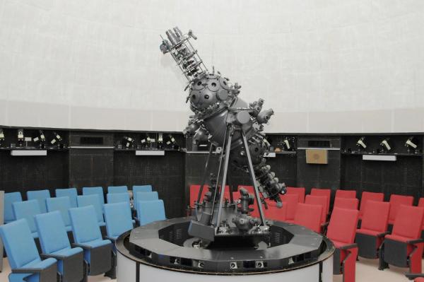 県立博物館プラネタリウム投影機