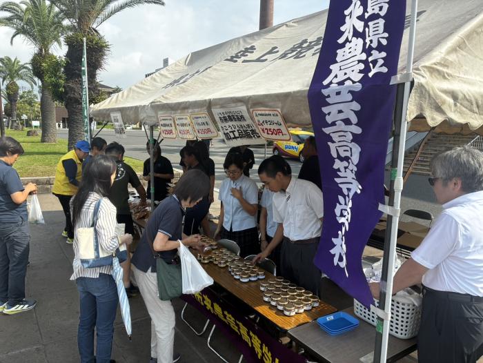 販売