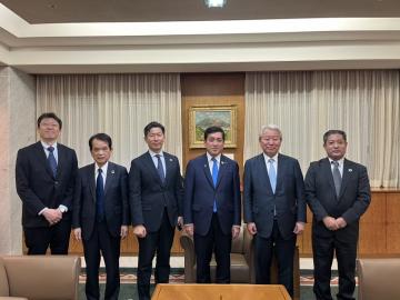 知事写真