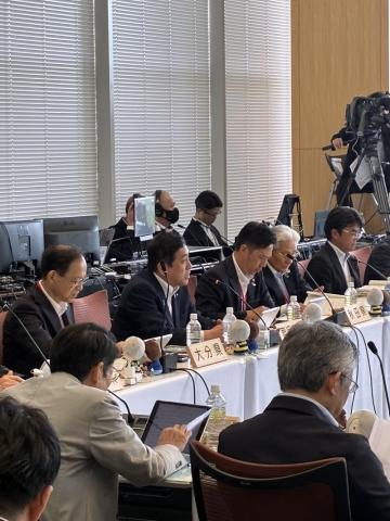 会場での知事写真