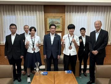 知事写真